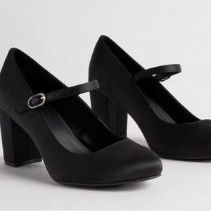 Torrid NWOT Mary Jane Heels 10.5 WW